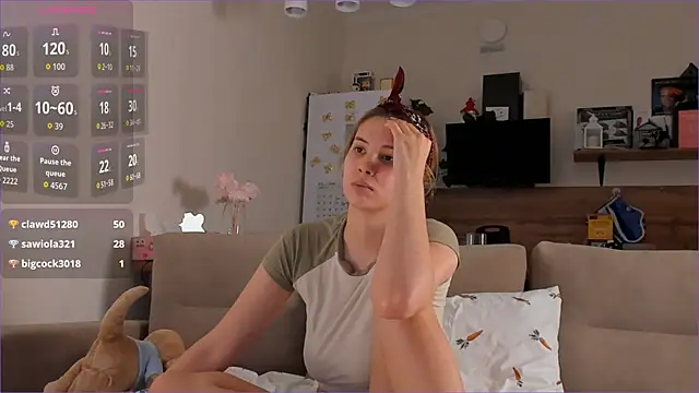 Girl alone home online show from November 9, 5:17 pm