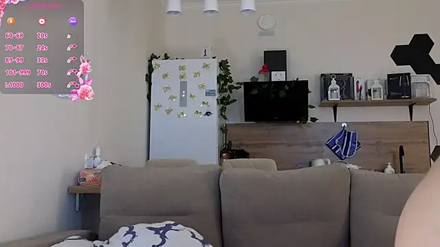 Snapshot of Girl_alone_home chatting on March 19, 3:41 am Girl alone home online show from March 19, 3:41 am