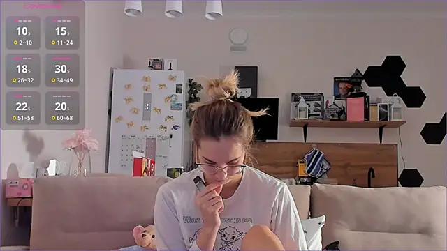 Girl alone home online show from November 14, 4:16 am