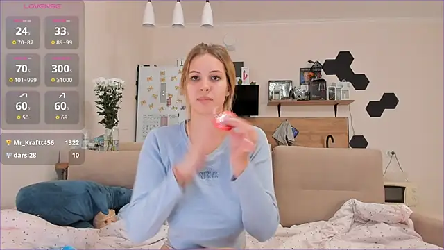 Snapshot of Girl_alone_home chatting on October 3, 3:46 pm Girl alone home online show from October 3, 3:46 pm