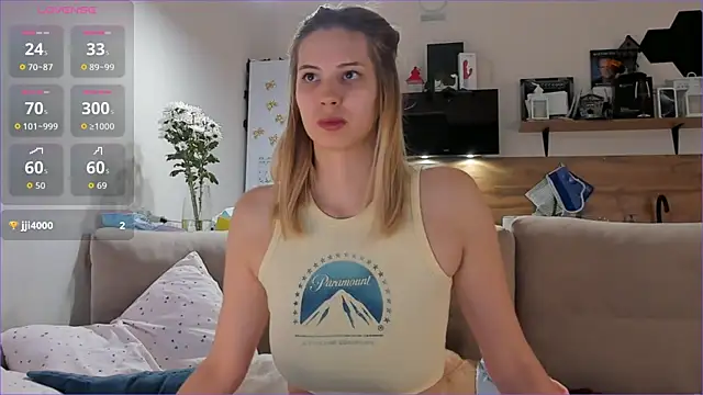 Snapshot of Girl_alone_home chatting on October 17, 3:58 pm Girl alone home online show from October 17, 3:58 pm