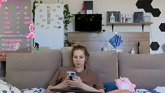 Snapshot of Girl_alone_home chatting on March 16, 4:52 am Girl alone home online show from March 16, 4:52 am