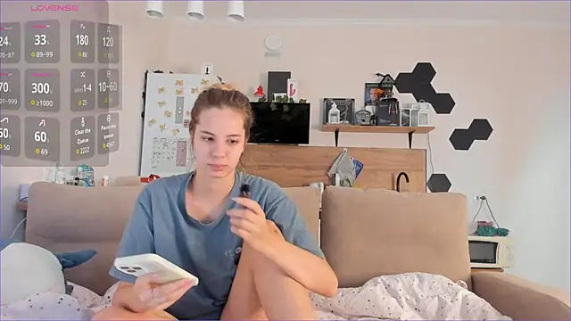 Snapshot of Girl_alone_home chatting on September 19, 3:43 am Girl alone home online show from September 19, 3:43 am