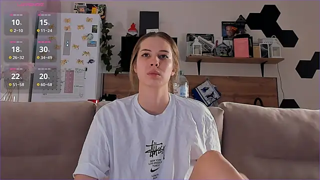 Girl alone home online show from November 21, 3:55 pm