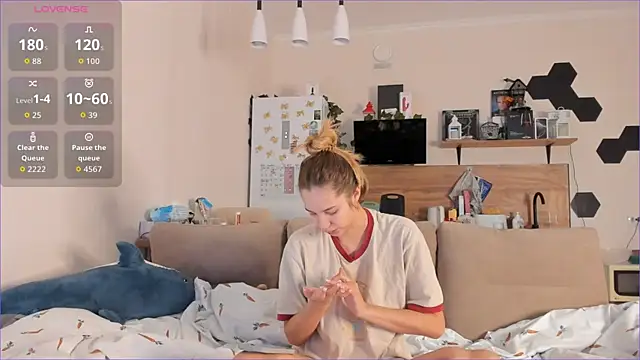 Snapshot of Girl_alone_home chatting on September 26, 3:35 am Girl alone home online show from September 26, 3:35 am