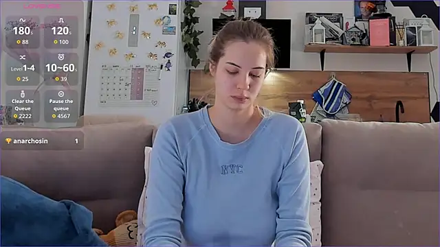 Girl alone home online show from December 4, 4:44 am