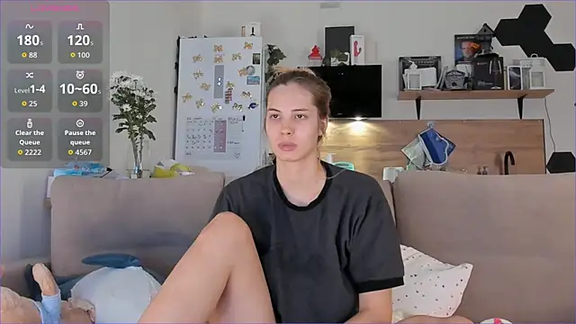 Snapshot of Girl_alone_home chatting on October 18, 4:03 am Girl alone home online show from October 18, 4:03 am