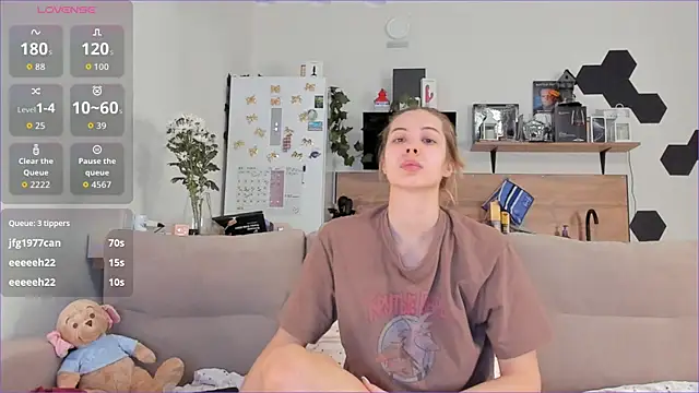 Girl alone home online show from October 25, 4:11 am