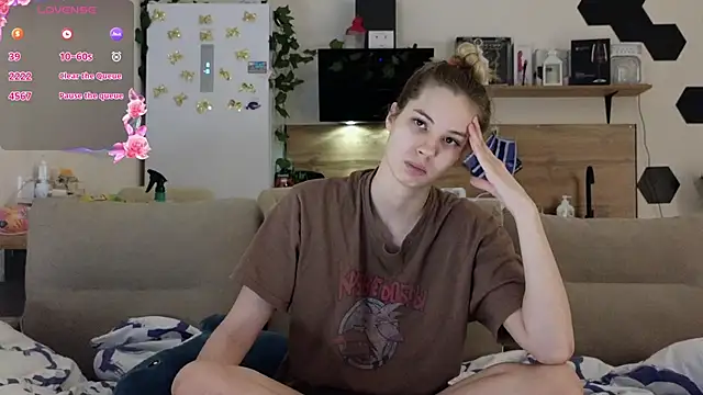 Snapshot of Girl_alone_home chatting on March 16, 1:49 am Girl alone home online show from March 16, 1:49 am