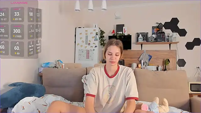 Snapshot of Girl_alone_home chatting on September 25, 3:34 am Girl alone home online show from September 25, 3:34 am