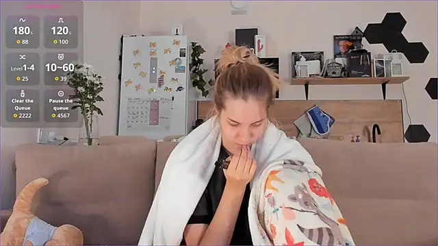 Snapshot of Girl_alone_home chatting on October 17, 3:54 am Girl alone home online show from October 17, 3:54 am