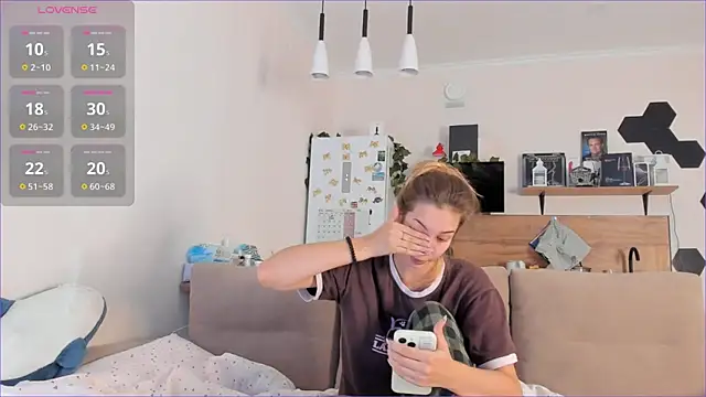 Snapshot of Girl_alone_home chatting on September 12, 3:39 am Girl alone home online show from September 12, 3:39 am