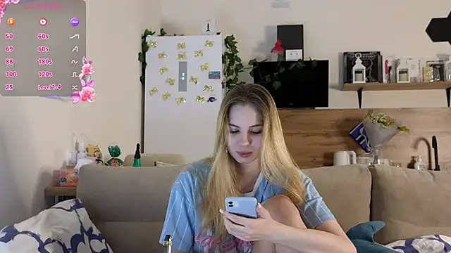 Snapshot of Girl_alone_home chatting on March 8, 1:39 am Girl alone home online show from March 8, 1:39 am
