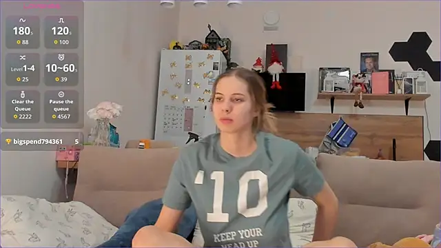 Girl alone home online show from January 8, 3:51 pm