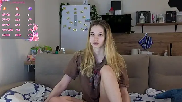 Snapshot of Girl_alone_home chatting on March 14, 3:48 am Girl alone home online show from March 14, 3:48 am