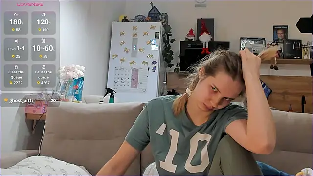 Girl alone home online show from January 13, 4:00 pm