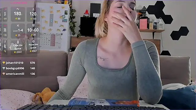 Girl alone home online show from November 24, 4:40 pm