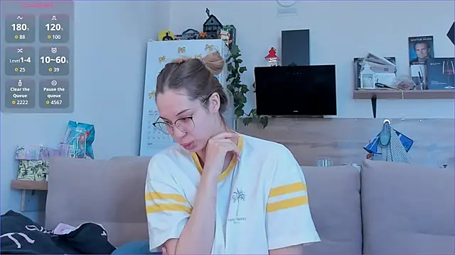 Girl alone home online show from April 23, 3:35 am