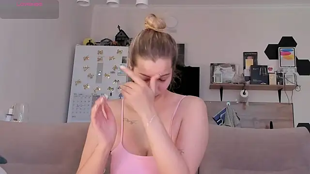Snapshot of Girl_alone_home chatting on July 12, 4:08 pm Girl alone home online show from July 12, 4:08 pm