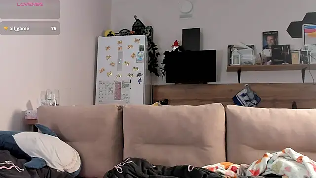 Snapshot of Girl_alone_home chatting on June 12, 3:54 pm Girl alone home online show from June 12, 3:54 pm