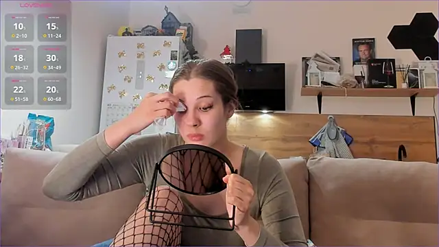 Girl alone home online show from April 23, 3:13 pm