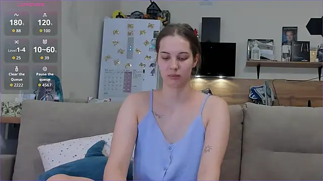 Girl alone home online show from April 8, 3:13 pm