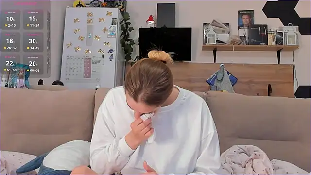 Girl alone home online show from April 20, 2:18 pm