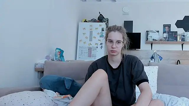Girl alone home online show from May 18, 2:33 am