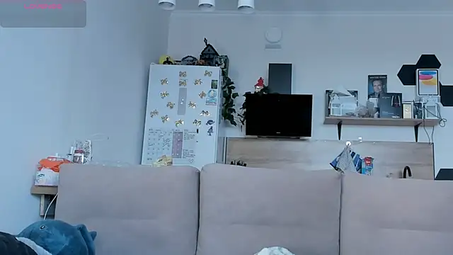Snapshot of Girl_alone_home chatting on June 18, 3:06 pm Girl alone home online show from June 18, 3:06 pm