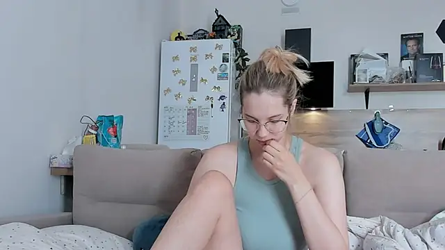 Girl alone home online show from May 29, 3:56 am