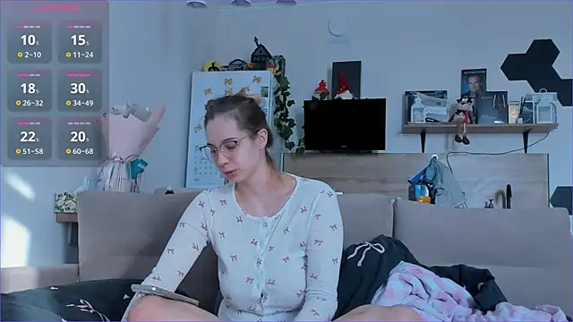 Girl alone home online show from March 27, 3:59 am