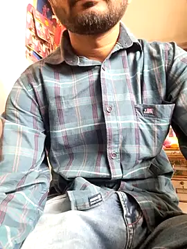 Snapshot of villagb12 chatting on February 24, 7:44 am villagb12 online show from February 24, 7:44 am