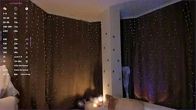 NaokoStifel online show from October 26, 1:17 am