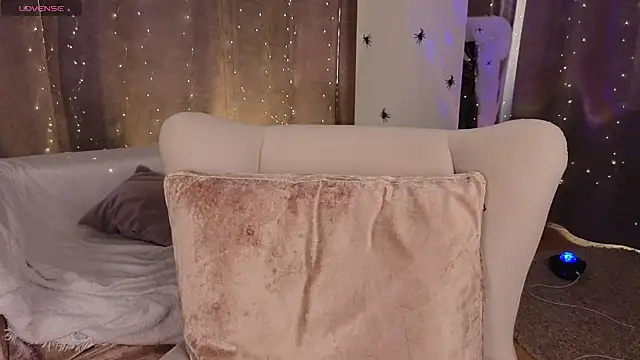 NaokoStifel online show from October 24, 2:32 am