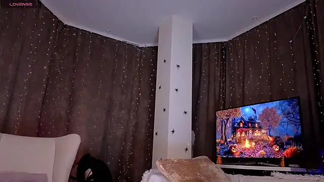 NaokoStifel online show from October 31, 1:13 am