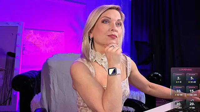 Gloria Lovely online show from June 2, 11:21 am
