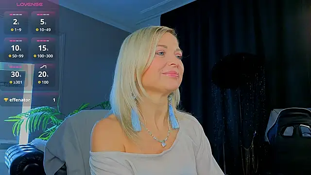 Snapshot of Gloria_Lovely chatting on December 19, 10:50 am Gloria Lovely online show from December 19, 10:50 am