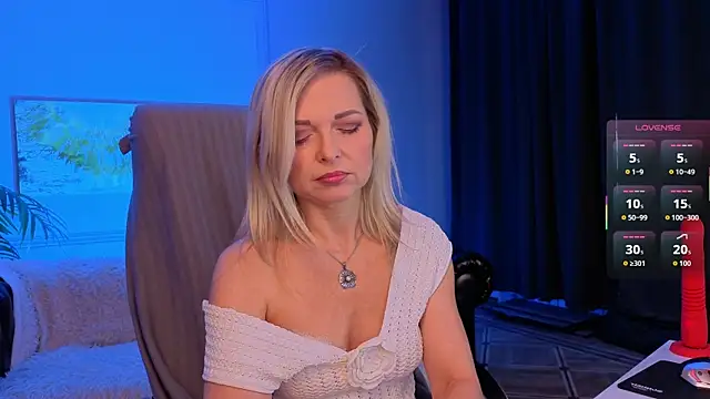 Snapshot of Gloria_Lovely chatting on July 16, 11:40 am Gloria Lovely online show from July 16, 11:40 am
