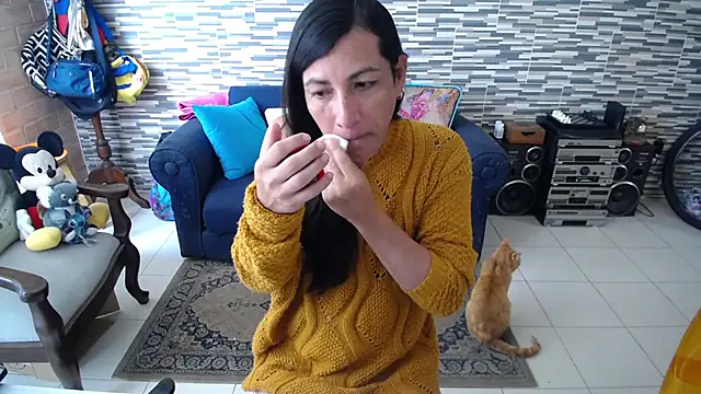 Snapshot of VioletaGomezCo chatting on April 18, 2:52 pm VioletaGomezCo online show from April 18, 2:52 pm
