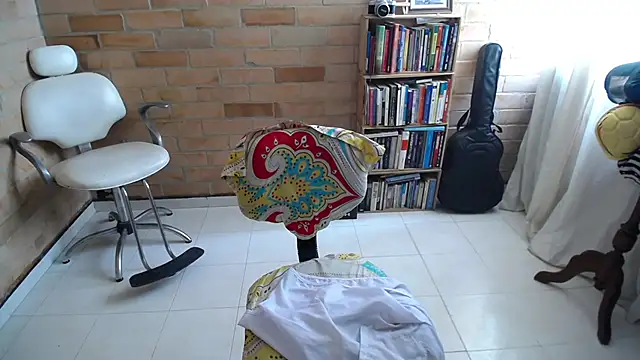 VioletaGomezCo online show from October 25, 1:12 pm