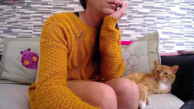 Snapshot of VioletaGomezCo chatting on July 8, 2:18 pm VioletaGomezCo online show from July 8, 2:18 pm