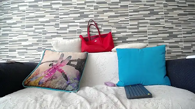 VioletaGomezCo online show from October 18, 1:46 pm