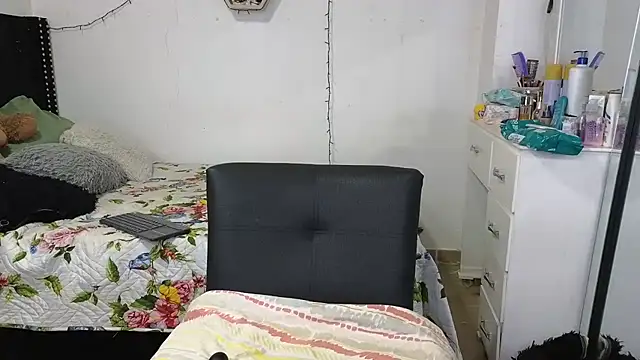 charlotte 077 online show from November 7, 3:22 am