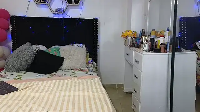 charlotte 077 online show from March 23, 3:50 am