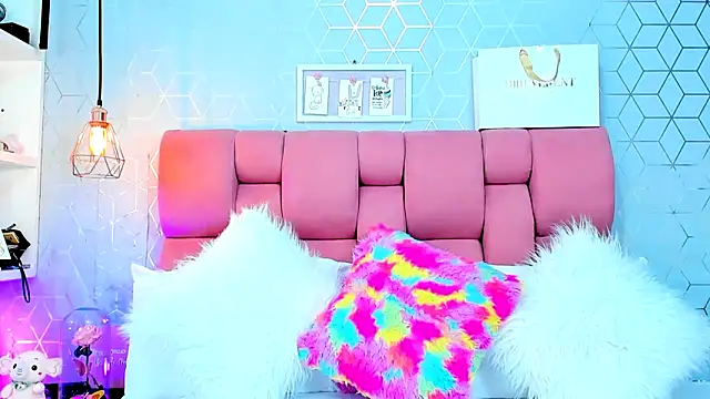 Zoebraham online show from December 17, 9:20 pm