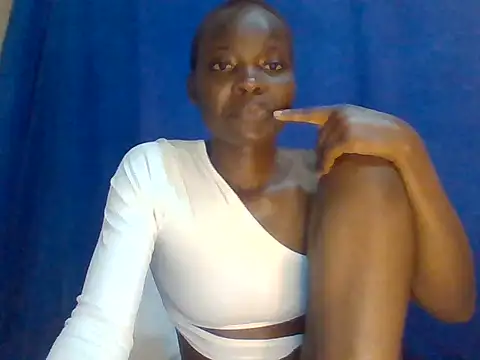 Snapshot of sweet_love00 chatting on July 12, 10:49 am sweet love00 online show from July 12, 10:49 am