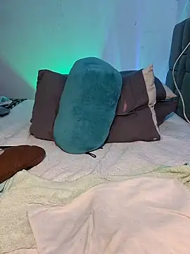 Snapshot of BrittanyDiaz chatting on March 3, 9:05 pm BrittanyDiaz online show from March 3, 9:05 pm