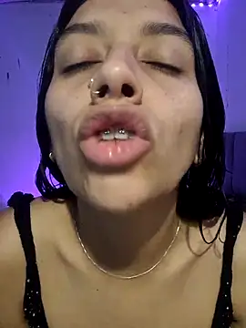 Snapshot of BrittanyDiaz chatting on February 19, 6:32 pm BrittanyDiaz online show from February 19, 6:32 pm