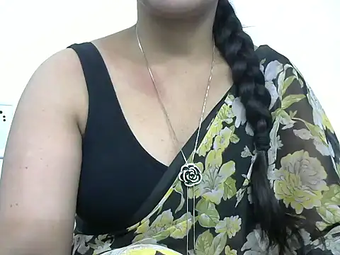 Snapshot of rashmika_reddy chatting on January 7, 5:56 am rashmika reddy online show from January 7, 5:56 am