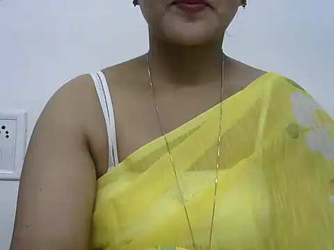 Snapshot of rashmika_reddy chatting on April 30, 12:23 pm rashmika reddy online show from April 30, 12:23 pm